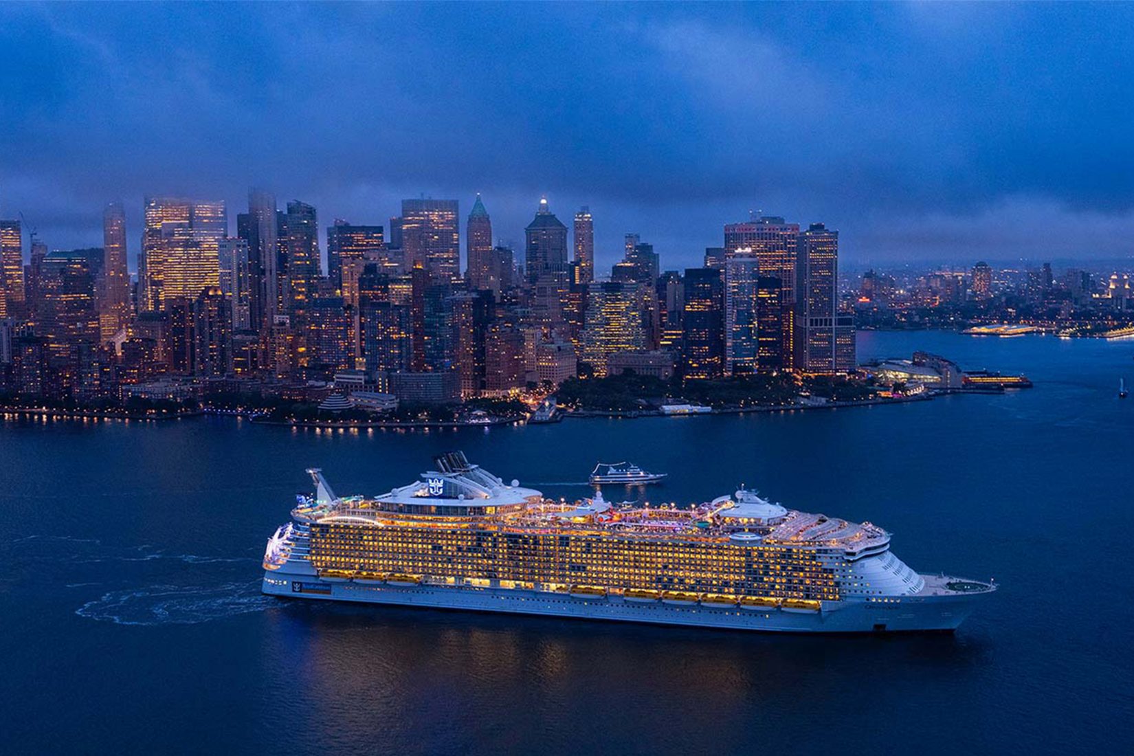 How to Spend the Ultimate Night on the Amplified Oasis of the Seas | Royal  Caribbean Blog
